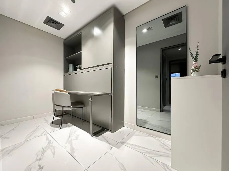Apartment Sky High Comfort 1Br Plus Study With City And Canal Views Dubai