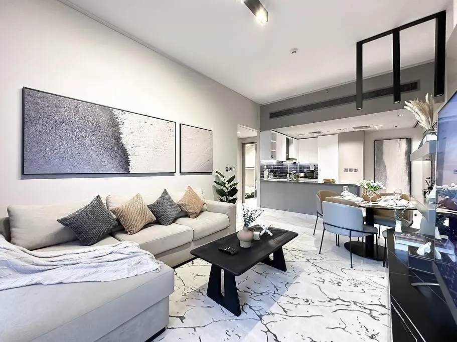 Sky High Comfort 1Br Plus Study With City And Canal Views Dubai Apartment
