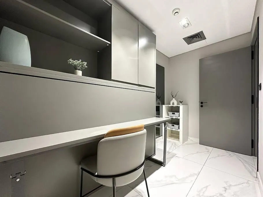 Sky High Comfort 1Br Plus Study With City And Canal Views Dubai