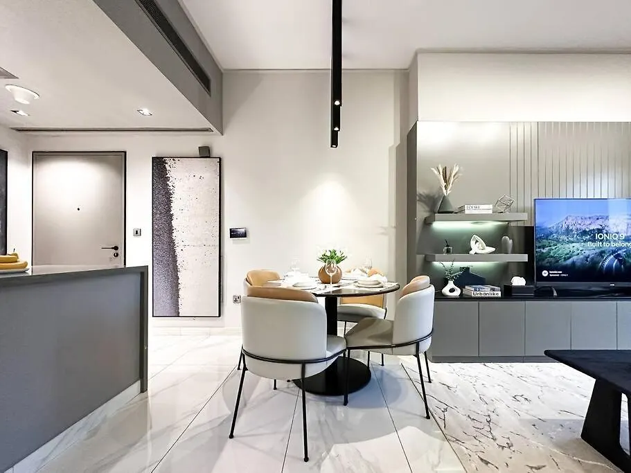 Apartment Sky High Comfort 1Br Plus Study With City And Canal Views Dubai United Arab Emirates
