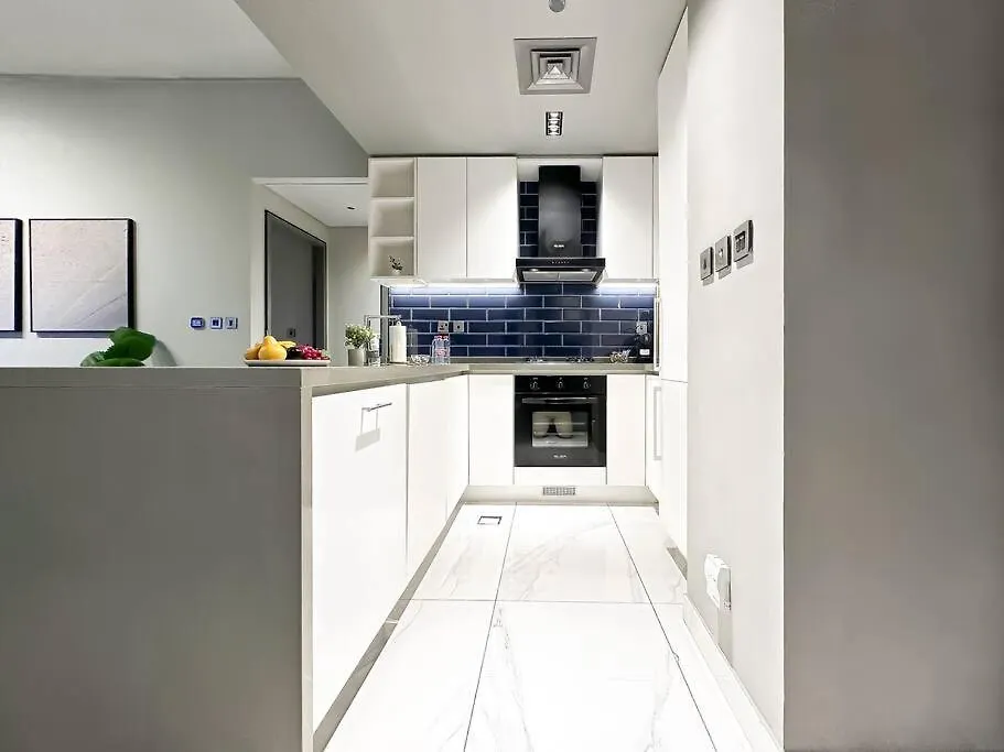 Sky High Comfort 1Br Plus Study With City And Canal Views Dubai Apartment