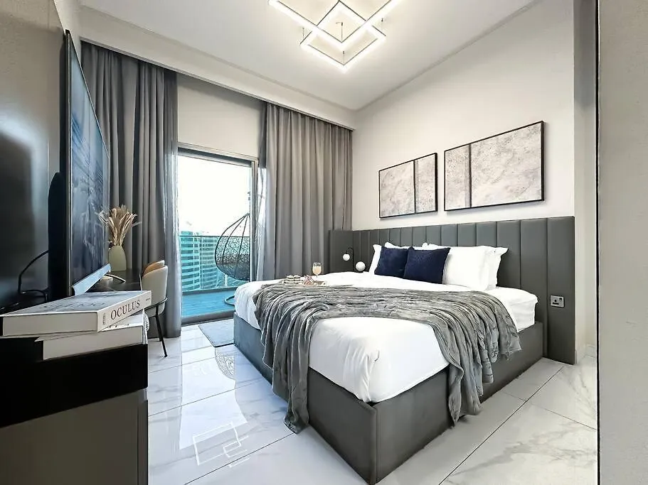 Apartment Sky High Comfort 1Br Plus Study With City And Canal Views Dubai