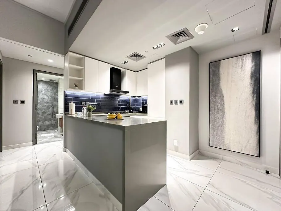 Sky High Comfort 1Br Plus Study With City And Canal Views Dubai