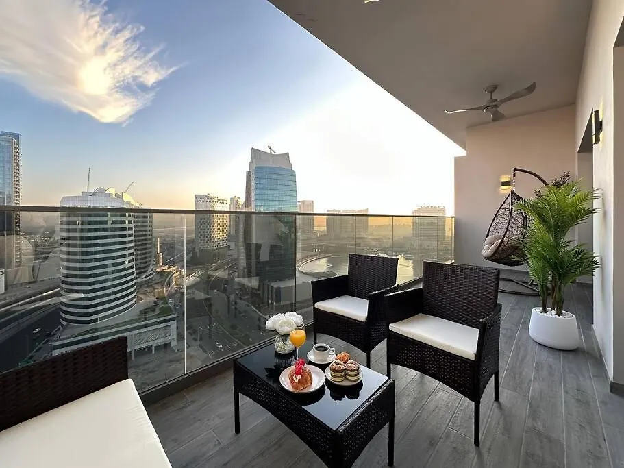 Sky High Comfort 1Br Plus Study With City And Canal Views Dubai